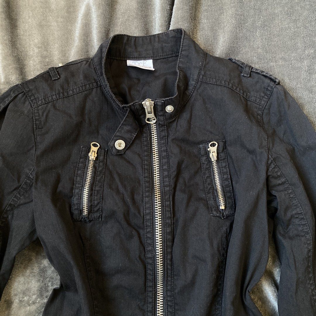 baddie fitted jacket (Category: Coats, Jackets and Outerwear) located in Balanga. Submitted by ownbyraize (Listing ID 1470363820, Image 2). Description: size: xs-m dm for more info.