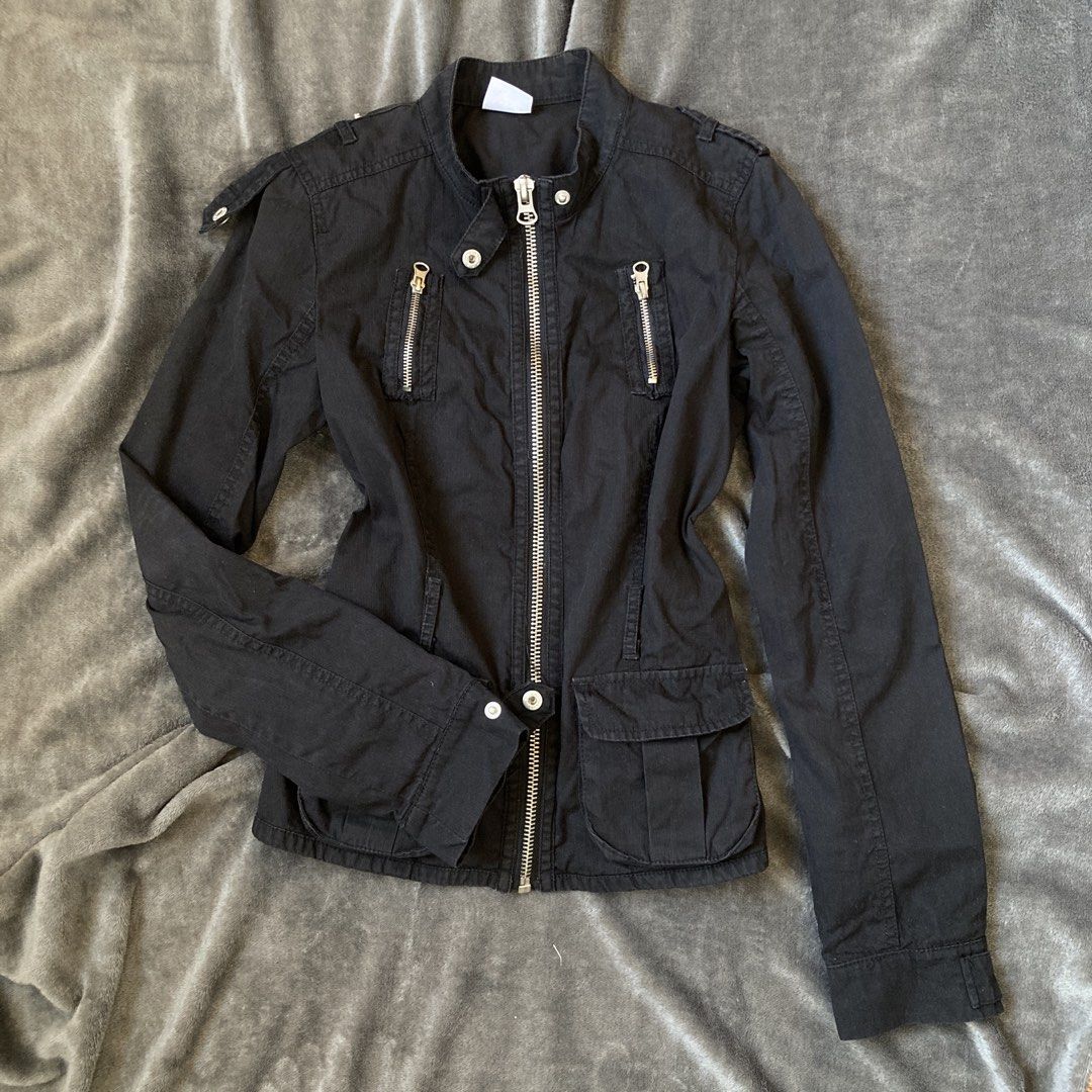 baddie fitted jacket (Category: Coats, Jackets and Outerwear) located in Balanga. Submitted by ownbyraize (Listing ID 1470363820, Image 1). Description: size: xs-m dm for more info.