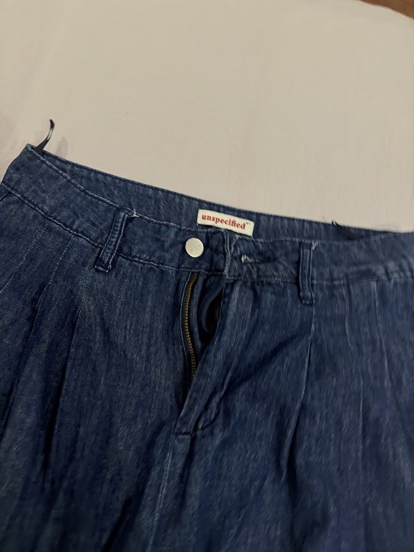 baggy jeans (Category: Jeans) located in Manila. Submitted by shopwt.anna (Listing ID 1470490118, Image 2). Description: rfs decluttering.
