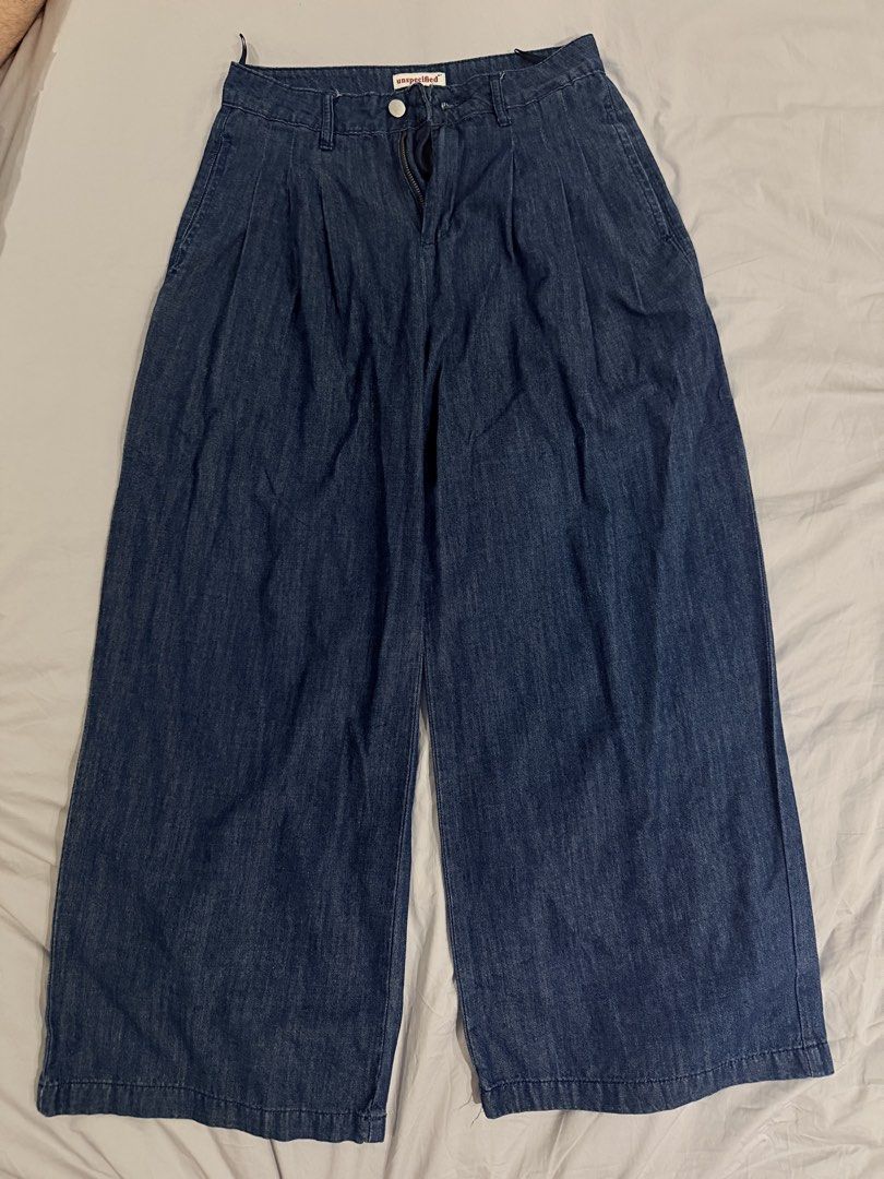 baggy jeans (Category: Jeans) located in Manila. Submitted by shopwt.anna (Listing ID 1470490118, Image 1). Description: rfs decluttering.