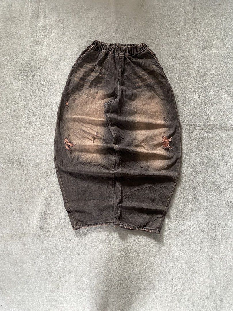 Baggy Pants (Category: Jeans) located in Ozamiz City. Submitted by thriftnikael (Listing ID 1470515730, Image 1). Description: waist: 24-36 length: 43.5 thigh: 16 hem: 10 Color rate: 10/10 Condition: 10/10 Issue: na.