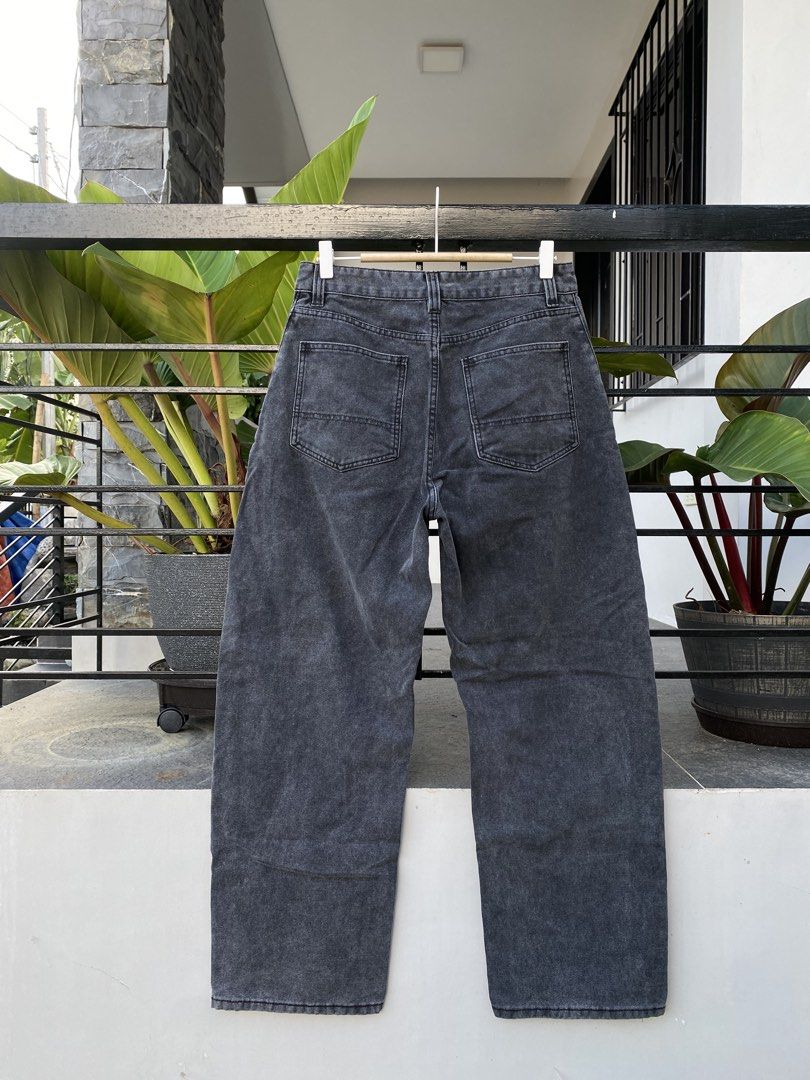 Baggy Washed Black Denim Jeans (Category: Jeans) located in Roxas City. Submitted by dua-garments23 (Listing ID 1470442410, Image 3). Description: - Style: Relaxed straight leg fit with acid wash texture - Color: Washed black - Size: Small - Details: Classic button closure, belt loops, front slant pockets, and two back pockets - Material: Heavy denim - Condition: Clean inside and out, ready to wear.
