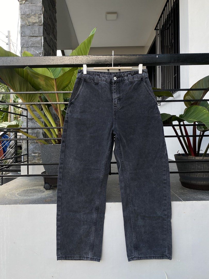 Baggy Washed Black Denim Jeans (Category: Jeans) located in Roxas City. Submitted by dua-garments23 (Listing ID 1470442410, Image 1). Description: - Style: Relaxed straight leg fit with acid wash texture - Color: Washed black - Size: Small - Details: Classic button closure, belt loops, front slant pockets, and two back pockets - Material: Heavy denim - Condition: Clean inside and out, ready to wear.