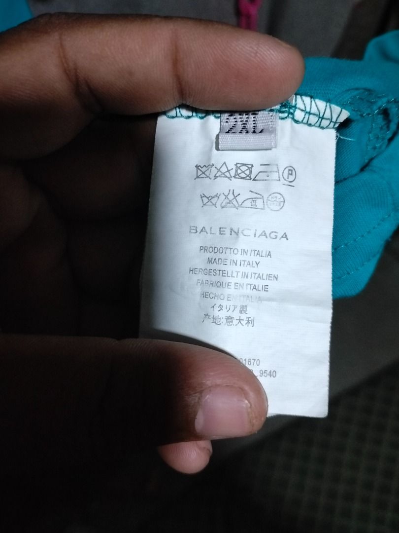 BALENCIAGA (Category: Tshirts & Polo Shirts ) located in Kalibo. Submitted by thriftedbykim12 (Listing ID 1470452729, Image 3). Description: Like new Dimes:23/29 Issue:none 450+sf.