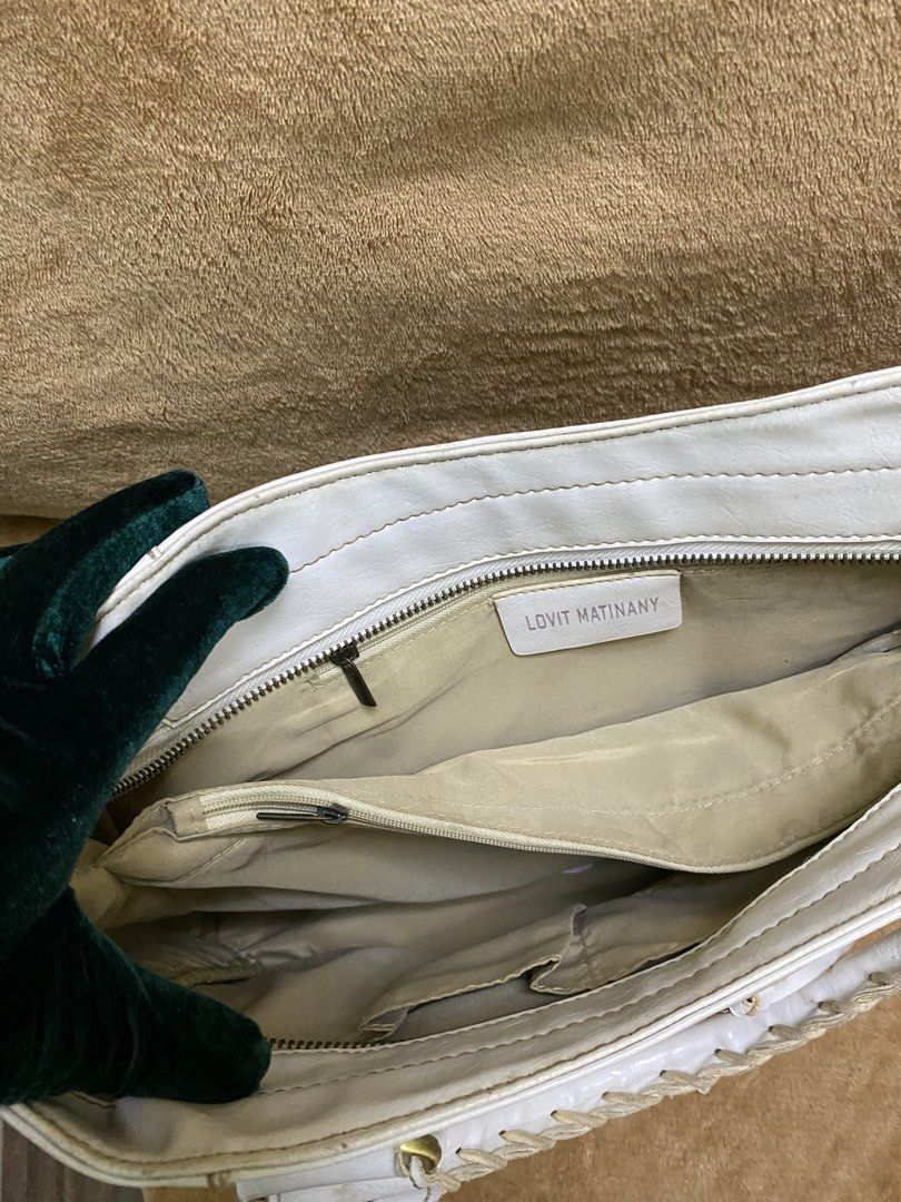 Balenciaga (Category: Backpacks) located in Buhi. Submitted by nyleeshop0.0 (Listing ID 1470524271, Image 3). Description: Balenciaga Bundle - 3 inspo balenciaga for bundle white - no strap grey - see photo of flaw on handle Msg for further detail if any.