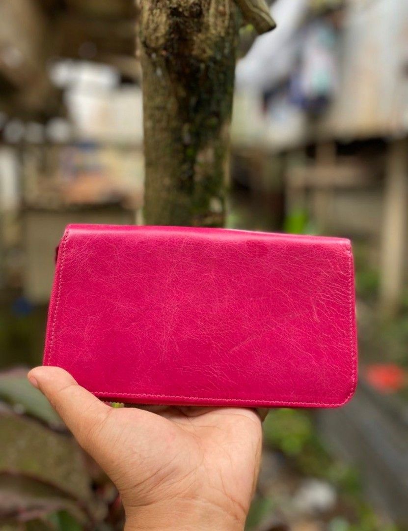 Balenciaga City wallet (Category: Activewear) located in Cagwait. Submitted by roundsociety_ph (Listing ID 1470400834, Image 3). Description: .