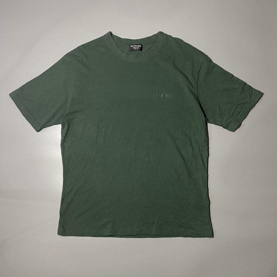 Balenciaga embroidered logo (Category: Tshirts & Polo Shirts ) located in Leyte. Submitted by vincentjohn3 (Listing ID 1470362092, Image 2). Description: Balenciaga (embroidered logo) Large Width 21.5 Length: 28.5 No issue Good as newCondition Color Rate: 9.8/10 .