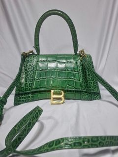 (Category: ) located in . Submitted by mj_luxuries_bags_and_stuff (Listing ID 1470460612, Image 1). Description: .