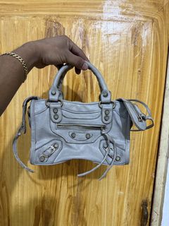 (Category: ) located in . Submitted by thriftshoesapparatus (Listing ID 1470483876, Image 1). Description: .