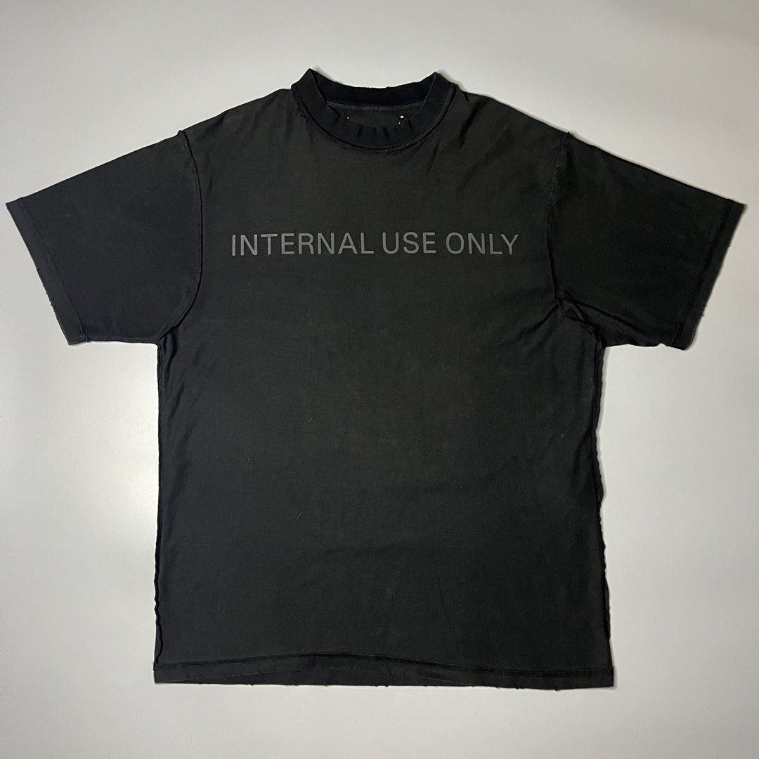 BALENCIAGA “INTERNAL USE ONLY” Oversized Shirt (Category: Tshirts & Polo Shirts ) located in Manila. Submitted by aaaaaahhhhhh (Listing ID 1470418292, Image 1). Description: Size 38 23W 32L Cut Necktag Lalamove or J&t Express + Shipping fee.
