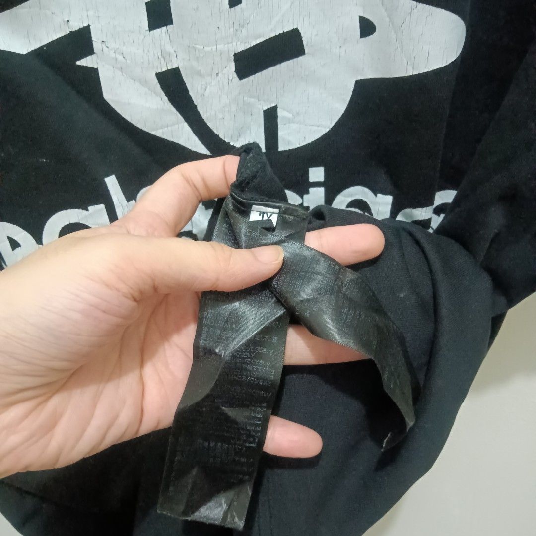 BALENCIAGA Layered Logo Shirt (Category: Tshirts & Polo Shirts ) located in Caloocan City. Submitted by jaychingsss (Listing ID 1470450743, Image 3). Description: Balenciaga Layered Logo Shirt - 150 25x29 Color Rate: 9.5/10 Complete Tags Issue: Crack Print, May maliit need tahiin check photos NEED WASH.