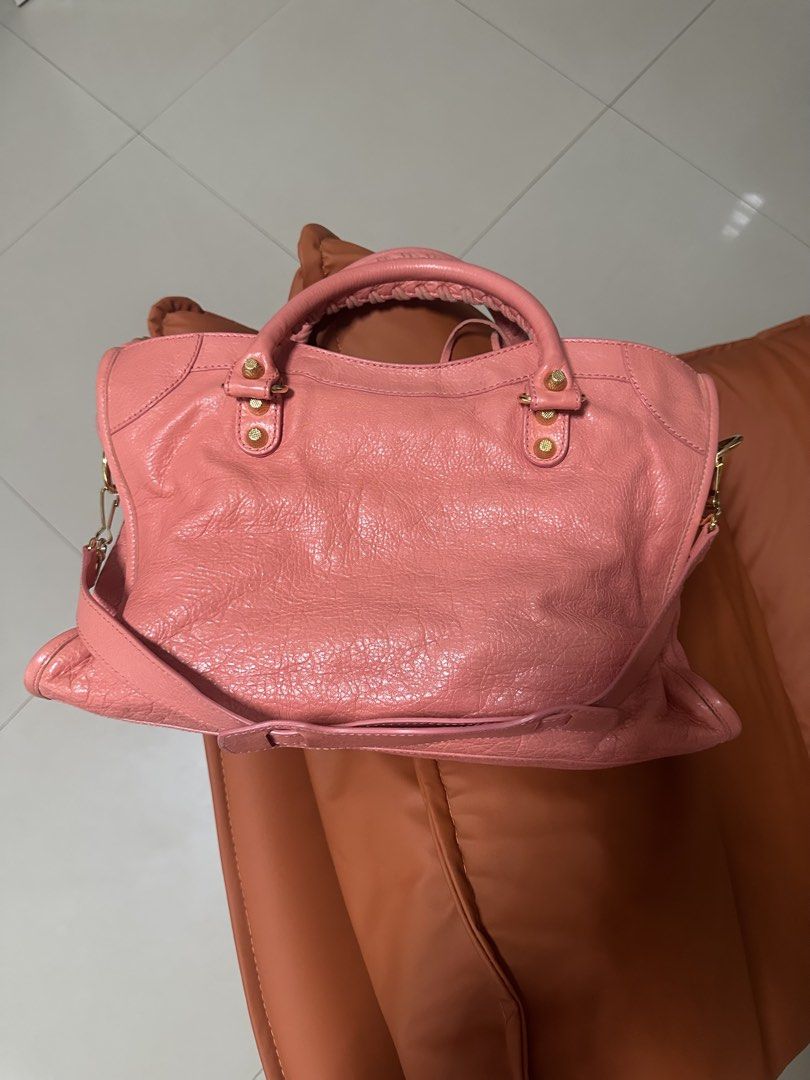 Balenciga city pink (Category: Luxury Bags & Wallets) located in Manila. Submitted by jennieblackp (Listing ID 1470396774, Image 2). Description: .