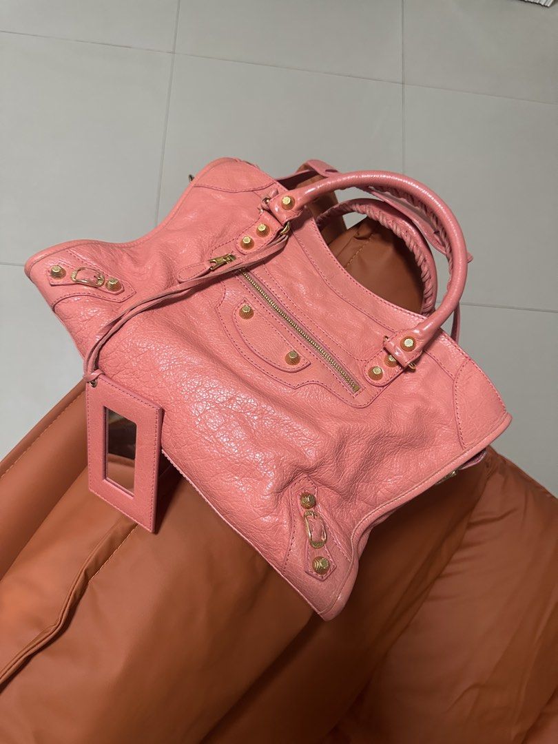 Balenciga city pink (Category: Luxury Bags & Wallets) located in Manila. Submitted by jennieblackp (Listing ID 1470396774, Image 1). Description: .