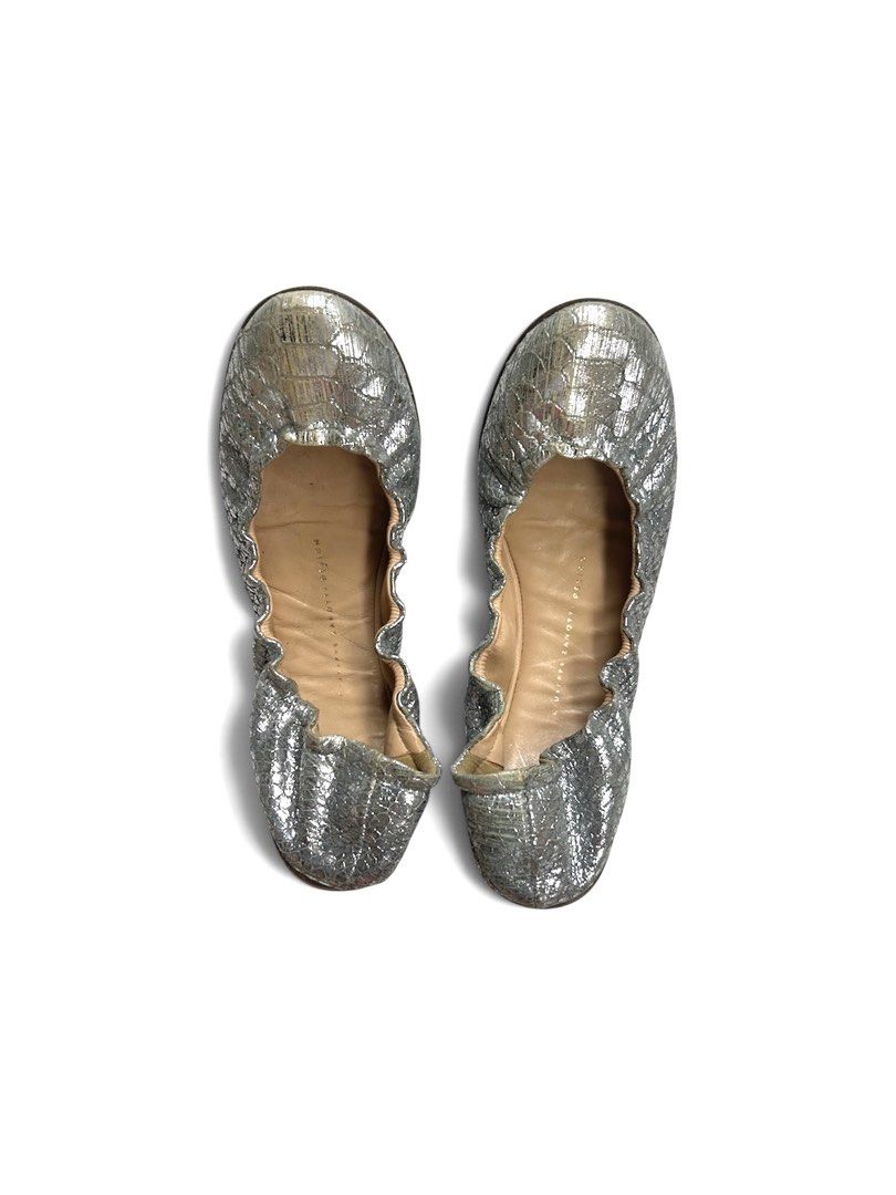 Ballerina Flats Silver Crocodile (Category: Flats & Sandals) located in Tanauan. Submitted by procidenstella (Listing ID 1470400619, Image 1). Description: -negotiable Size: 37 1/2 Bought it in Italy.
