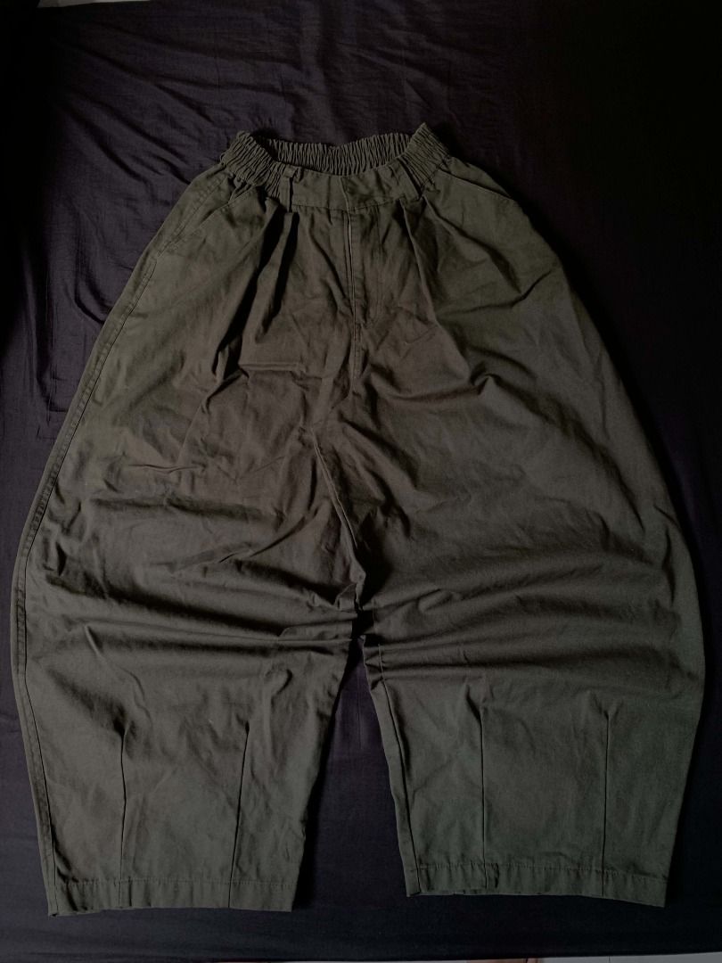 Balloon Baggy Pants - Prelude Choir (Category: Jeans) located in General Santos City (Dadiangas). Submitted by reworkedjunks (Listing ID 1469204803, Image 3). Description: Material: Canvas (Heavy/Thick) Color: Army Green Waist: 25 – 37 inches Length: 40.6 inches Thigh: 17.3 inches Leg Opening: 11.8 inches used once. not my size.