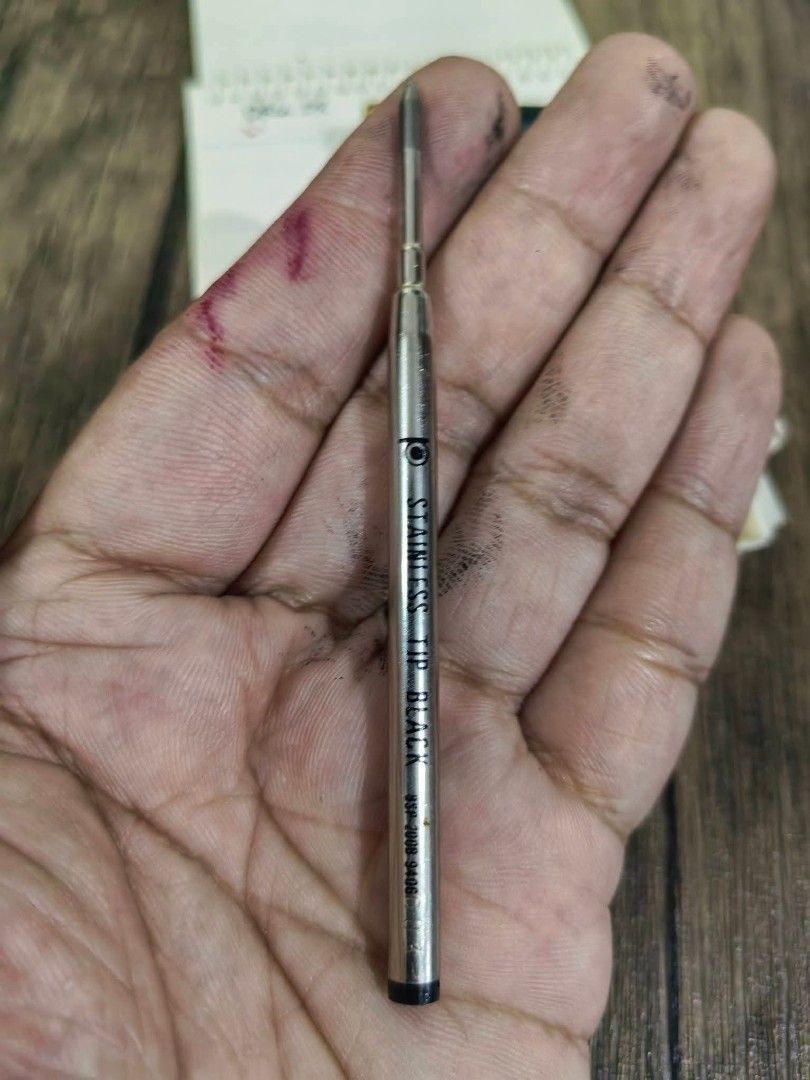 Ballpoint Pen - Chromatic (Category: Other Stationery & Craft) located in Cebu City. Submitted by dudes_villanueva (Listing ID 1470391757, Image 1). Description: Ballpoint Pen - Chromatic 📌 Hanapan nyo nlang ng refill. 📌 Metal Body.