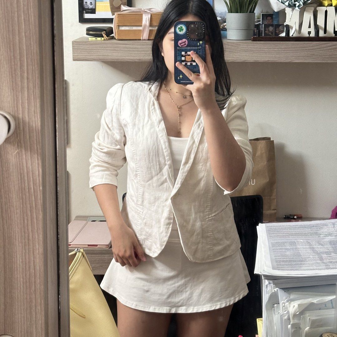 Banana Republic 100% Linen Blazer (Category: Coats, Jackets and Outerwear) located in Cainta. Submitted by yayitsianm (Listing ID 1470392874, Image 3). Description: medium-large.