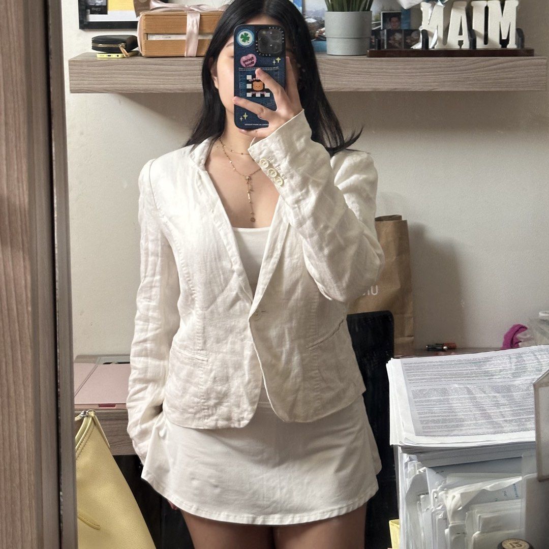 Banana Republic 100% Linen Blazer (Category: Coats, Jackets and Outerwear) located in Cainta. Submitted by yayitsianm (Listing ID 1470392874, Image 2). Description: medium-large.