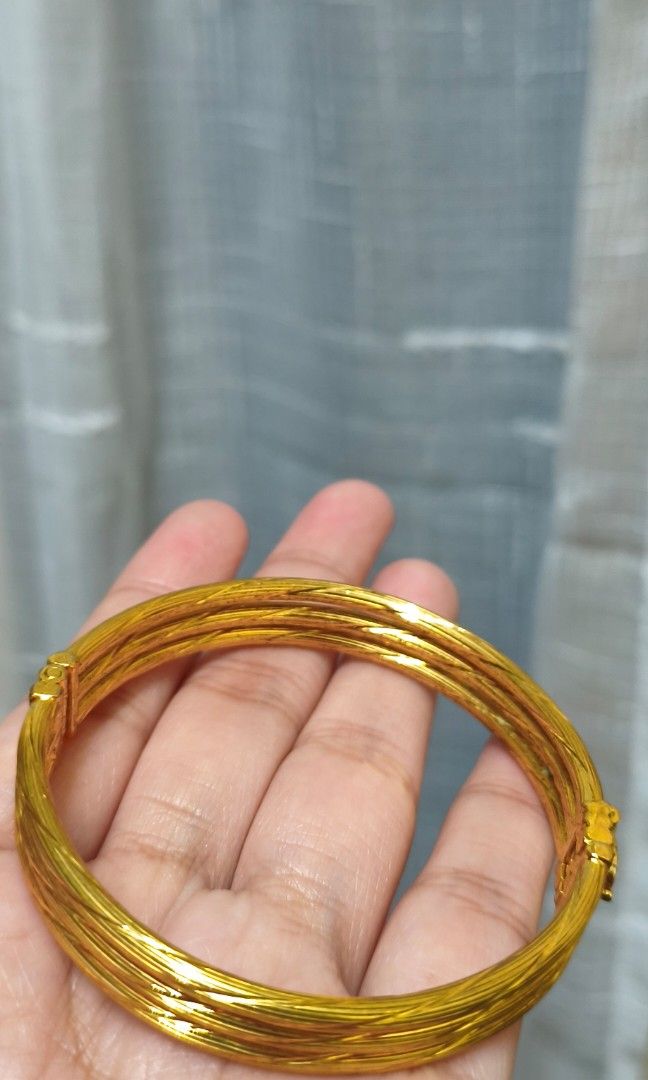 Bangle from Japan Pre loved (Category: Other Accessories) located in Quezon City. Submitted by gemaicloset (Listing ID 1470451388, Image 1). Description: .