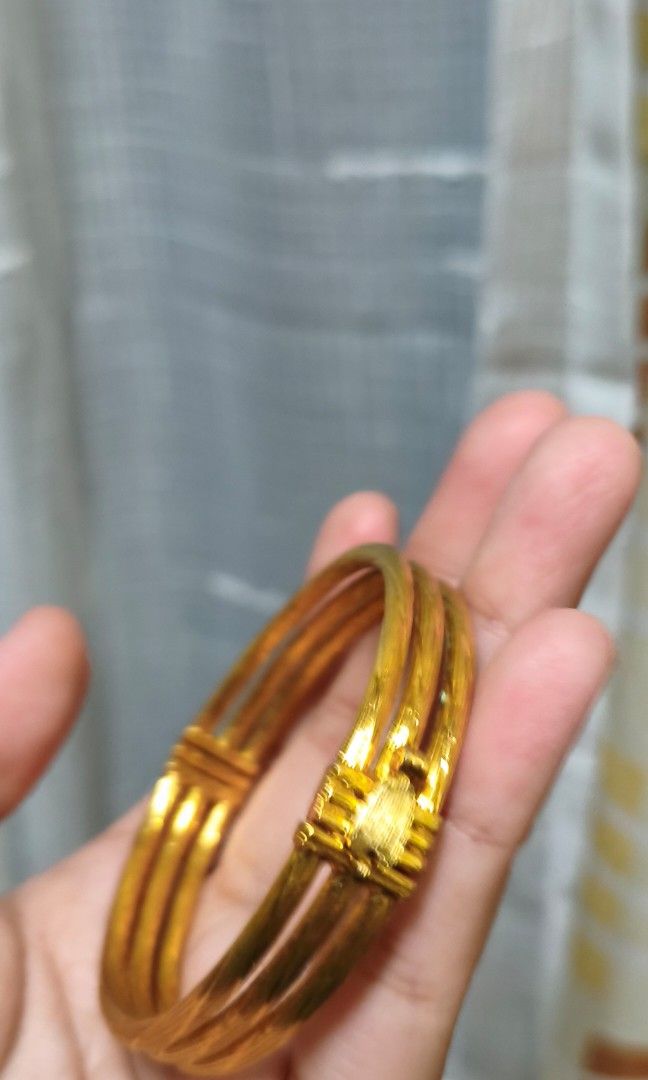 Bangle from Japan Pre loved (Category: Other Accessories) located in Quezon City. Submitted by gemaicloset (Listing ID 1470451388, Image 2). Description: .
