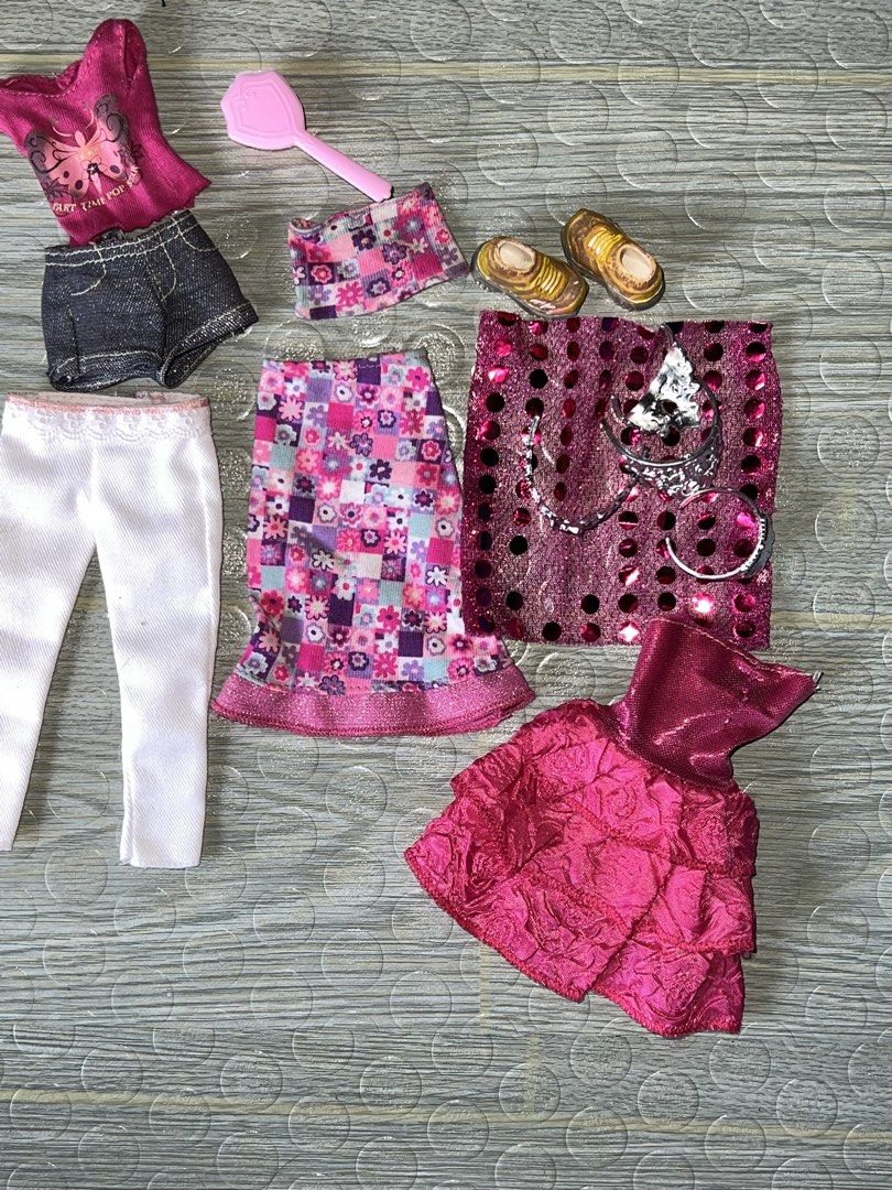 Barbie clothes (Category: Action & Battle Toys) located in Catmon. Submitted by pinkbrb (Listing ID 1470433111, Image 3). Description: Set only .