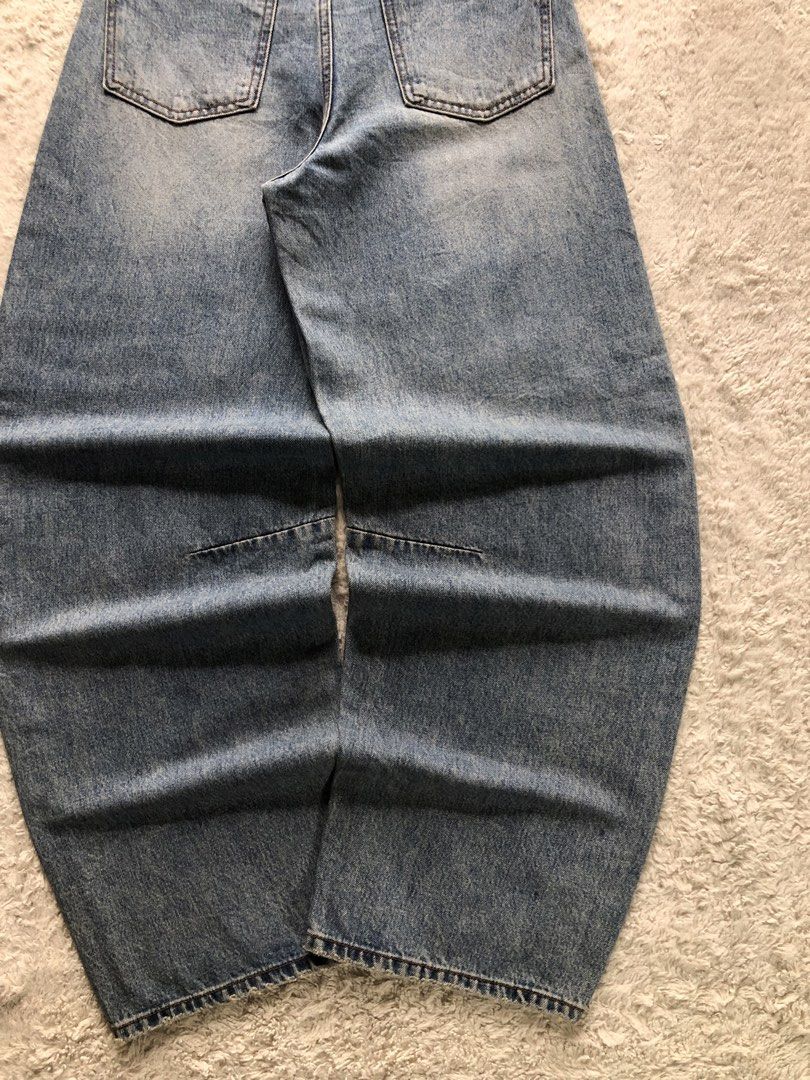 Barrel blue denim pants (Category: Jeans) located in Canaman. Submitted by thriftmoboss (Listing ID 1470452905, Image 3). Description: 📌 blue washed balloon-style baggy denim jeans. ___________________________ No available model ___________________________ 📏DIMENSION (INCHES) Waistline:27 length:42 tight:12 leg opening:9 ___________________________ ♻️DETAILS Condition:good condition Color rate:10/10 Fabric used:Hard denim Issues:lost leather pa