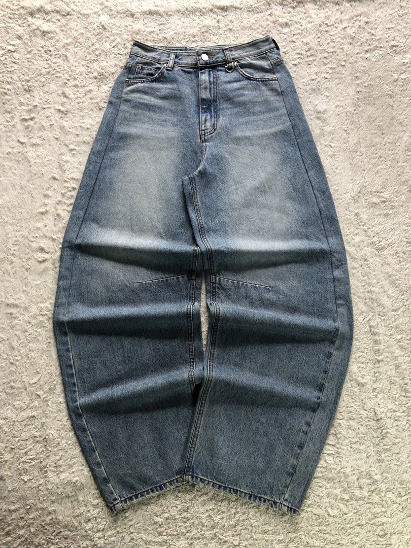 Barrel blue denim pants (Category: Jeans) located in Canaman. Submitted by thriftmoboss (Listing ID 1470452905, Image 2). Description: 📌 blue washed balloon-style baggy denim jeans. ___________________________ No available model ___________________________ 📏DIMENSION (INCHES) Waistline:27 length:42 tight:12 leg opening:9 ___________________________ ♻️DETAILS Condition:good condition Color rate:10/10 Fabric used:Hard denim Issues:lost leather pa