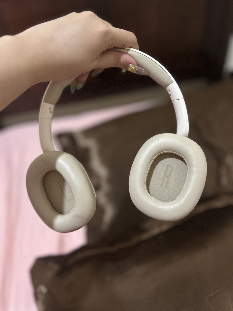 Baseus wireless over-ear headphones beige (Category: Headphones & Headsets) located in Mataasnakahoy. Submitted by monoky (Listing ID 1470486808, Image 2). Description: Baseus Headphones 🎧 Price: ₱1,000 - negotiable * Fully functional — all features working properly * No known functional issues * Comfortable over-ear design * Suitable for music, calls, and everyday use Condition: Pre-loved Working Condition: Tested and fully functional with no k