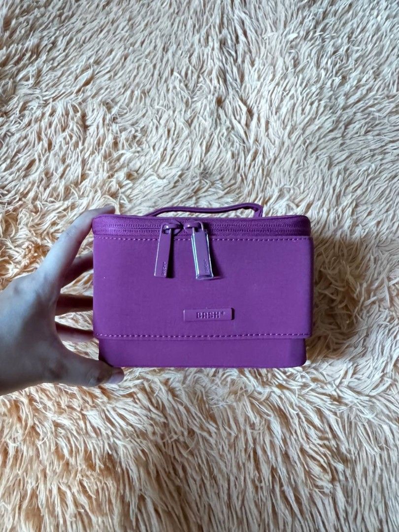 BASH JETSET MINI MAKE-UP ORGANIZER (Category: Accessory Holder, Box & Organizers) located in Bulacan. Submitted by cheeryfatima (Listing ID 1470443969, Image 1). Description: FOR SALE: BASH Makeup Organizer Mini Condition: Good as new, used twice only. RFS: Not for me / no longer using it. PM if interested.
