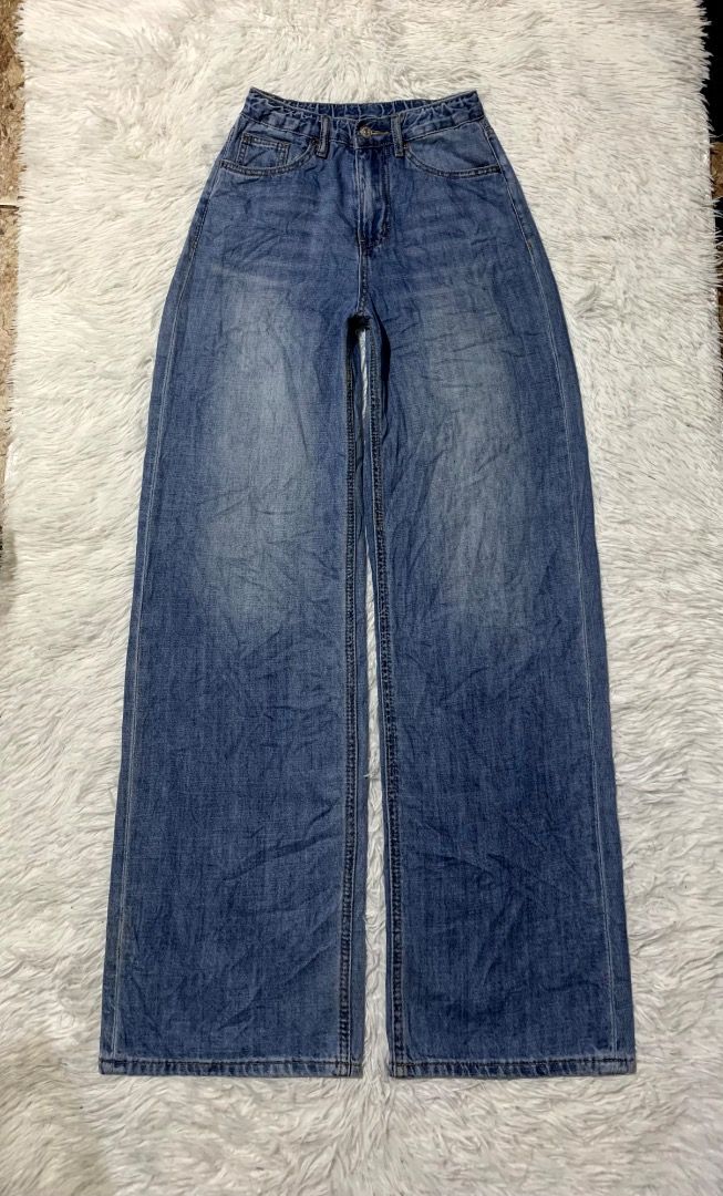 Basic 1080 wide-leg denim jeans (Category: Luxury Apparel) located in Iligan City. Submitted by emmalizz (Listing ID 1470375178, Image 1). Description: .