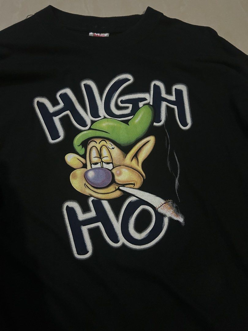 Basic Wear High Ho Cartoon Graphic Long Sleeve (Category: Longsleeves) located in San Fernando. Submitted by thrift_lang_ni_kim (Listing ID 1470369943, Image 3). Description: ⬇️ DETAILS ⬇️ Basic Wear High Ho Cartoon Graphic Long Sleeve DIMENSIONS (INCHES) Width:20 Length:30 Best fit: M to L (long fit) Color rate:9/10 Condition/Issue:Good condition Mine: ₱250 Minimum increment: ₱50 Already washed and ready to wear. 📌 Please check all photos caref