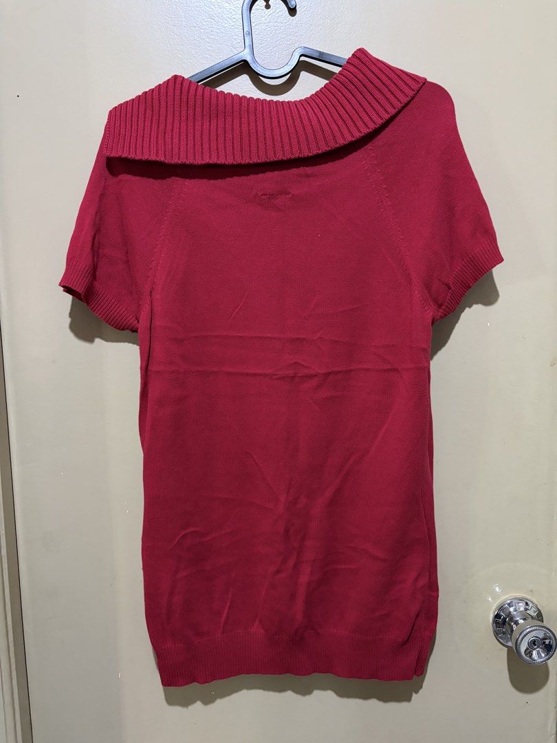 Bayo Red Knit Top (Category: Blouses) located in San Pedro. Submitted by iarruh (Listing ID 1470399405, Image 2). Description: - Old Bayo - Color: Red - Freesize (best fits to S) - Material: Comfortable knit fabric.