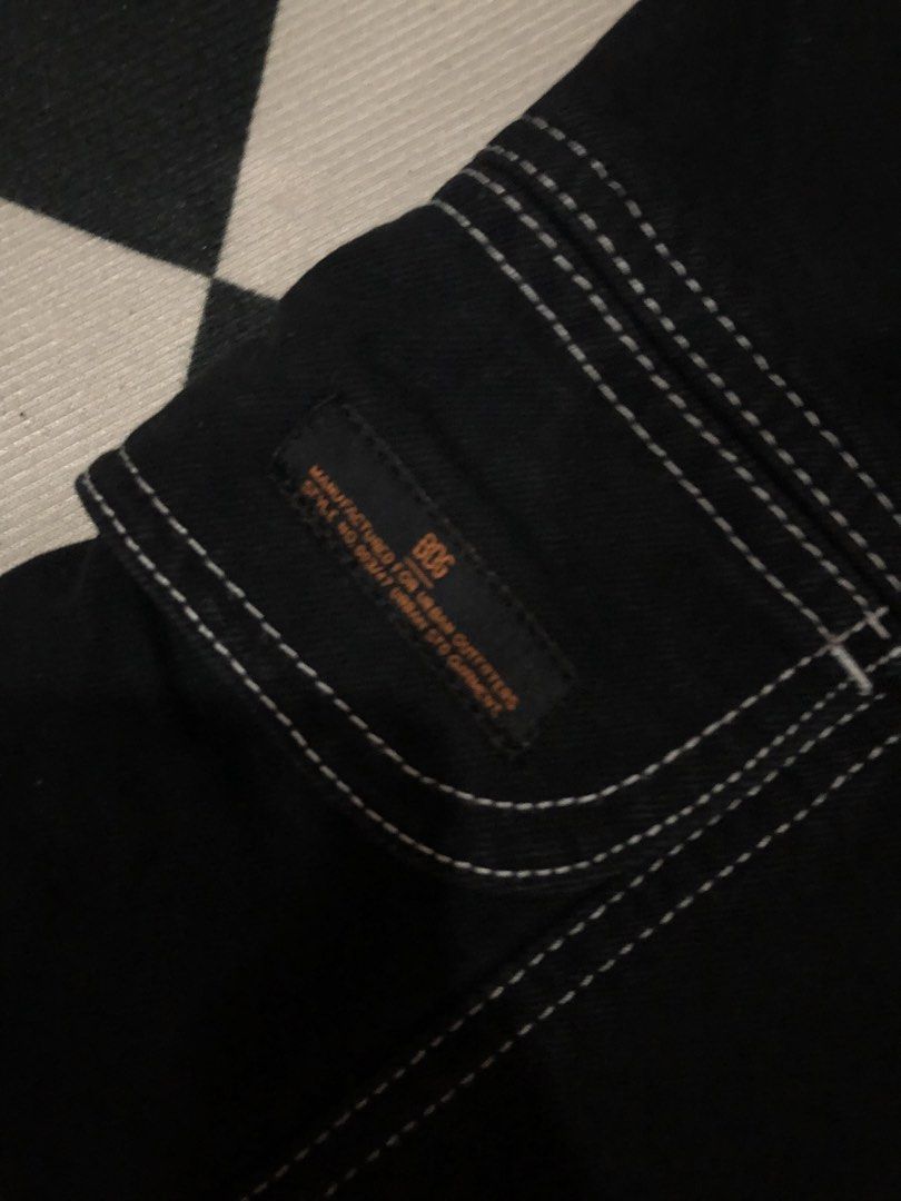 BDG Relaxed Skate Jeans Black 31X30 (Category: Jeans) located in Manila. Submitted by ejaay_2012 (Listing ID 1470526770, Image 3). Description: - Brand: BDG (Urban Outfitters) - Style: Relaxed fit skate jeans with cargo pockets - Color: Black with contrast white stitching - Waist: W31 (Elastic waistband for super comfortable fit) - Origin: Made in Turkey - Condition: Excellent.