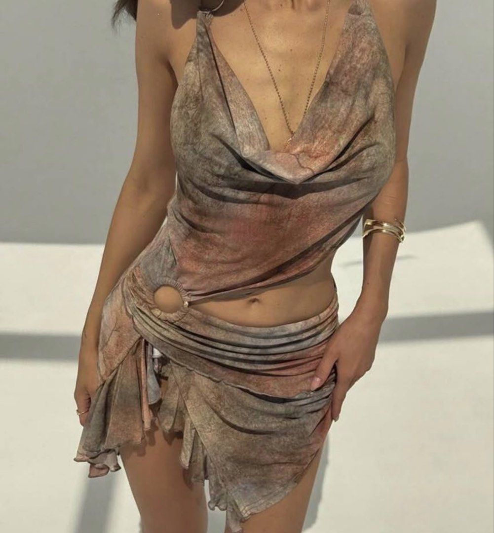 Beach Dress (Category: Dresses) located in Pasay City. Submitted by jadeseyer (Listing ID 1470396294, Image 3). Description: Used Once.