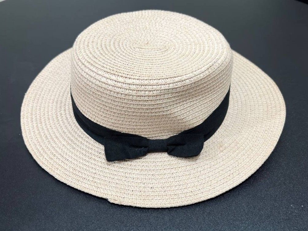Beach hat (Category: Hats & Beanies) located in Taguig. Submitted by lilachaze (Listing ID 1470384002, Image 1). Description: .