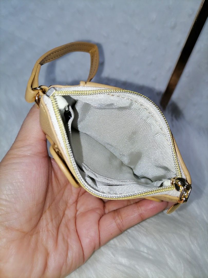 Bear Coin Purse (Category: Purses & Pouches) located in Butuan. Submitted by az-branded.items (Listing ID 1470486465, Image 3). Description: Good as new Authentic item From Japan.