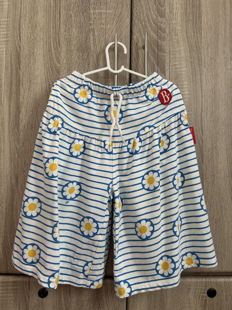 BEBE DE PINO Blue White Striped Daisy Pants (Category: Babies & Kids Fashion) located in Makati City. Submitted by michellecollado07 (Listing ID 1470440259, Image 1). Description: - Brand: BEBE DE PINO - Design: Blue and white stripes with all-over daisy flower prints and red logo patch - Waistband: Elastic with adjustable drawstring - Material: Super soft 100% cotton for all-day comfort - Fit: Perfect for everyday play and casual wear 110 on tag