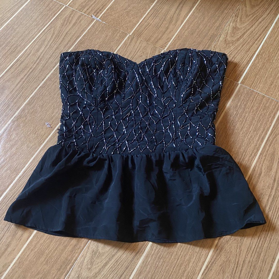 Bebe tube beaded top (Category: Sleeveless) located in Paete. Submitted by fat.archives (Listing ID 1470471231, Image 1). Description: Just missing minimal beads see sa picture.