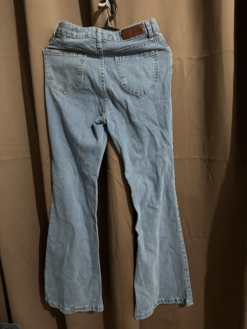 Beepop Light Blue Flare Jeans (Category: Jeans) located in Calamba. Submitted by itsyan (Listing ID 1470359516, Image 3). Description: ❗️used only thrice ❗️flare.