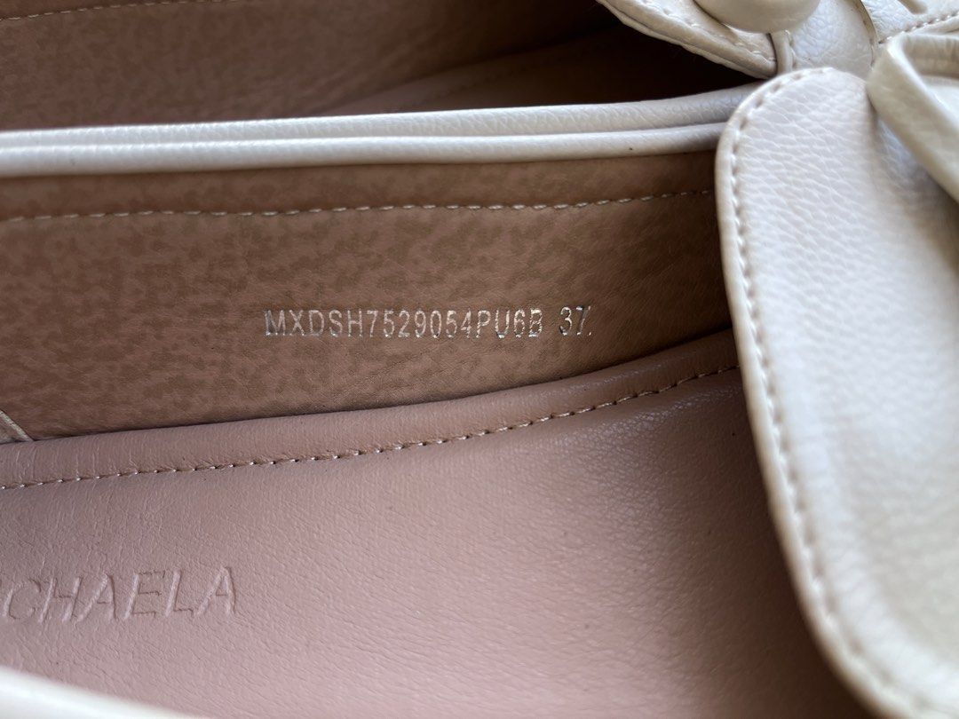 Beige Bow Loafers Flats (Category: Loafers) located in Imus. Submitted by lfhandycamplsdmme (Listing ID 1470439847, Image 3). Description: Michaela Beige Wore once With box and dust bag Location: Imus City, Cavite Preloved shoes Take all 1,100 pesos for all listed shoes ❤️ Reminders! Strictly no returns, no refunds, no exchange. This is a preloved shoes please manage your expectations. We’re not reliable for any damages that may occur during the 