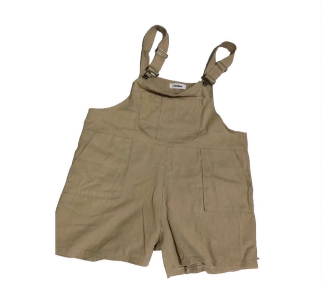 Beige Jumper Short (Category: Other Bottoms) located in Baybay. Submitted by meisreal.cat (Listing ID 1470374807, Image 1). Description: I bought this for 200 and it’s never been used since it’s too large for me and oversized. Can fit to medium - large. .