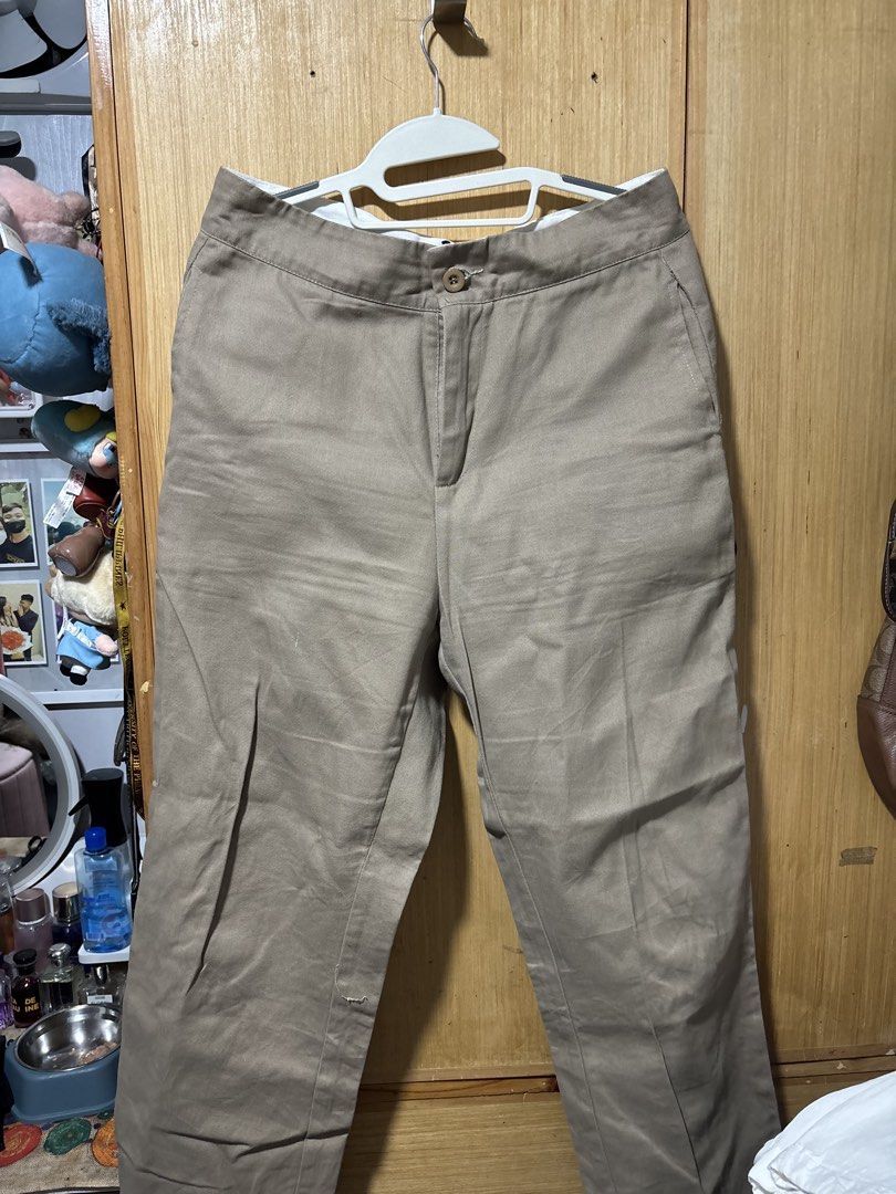 Beige trousers khaki pants size 32 (Category: Jeans) located in Taguig. Submitted by pauu1234 (Listing ID 1470407332, Image 1). Description: 📌 Never been used 📌 Fits M-L body frames Original price: ₱328 - payment first basis - next day pick up (contact seller if needed immediately) - taguig area 😊.