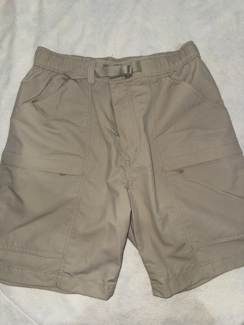 Beige Uniqlo Shorts (Category: Shorts) located in Daet. Submitted by sbcookieee (Listing ID 1470507282, Image 1). Description: Waistline: 68-76 cm.