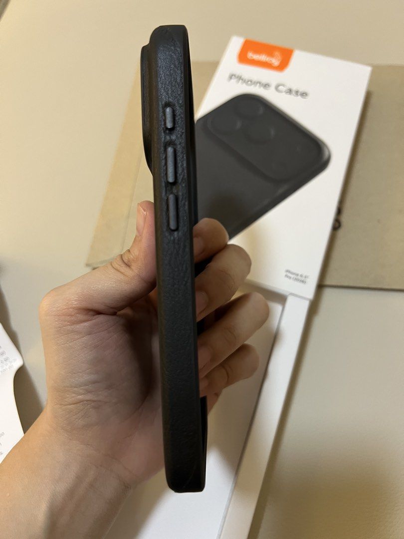 Bellroy iPhone 18 Pro Leather Case (Category: Cases & Sleeves) located in Manila. Submitted by jphiljuach (Listing ID 1470414552, Image 2). Description: Bellroy Iphone 18 pro leather case Used for 5 days only. Like new, got a new one as a gift! .