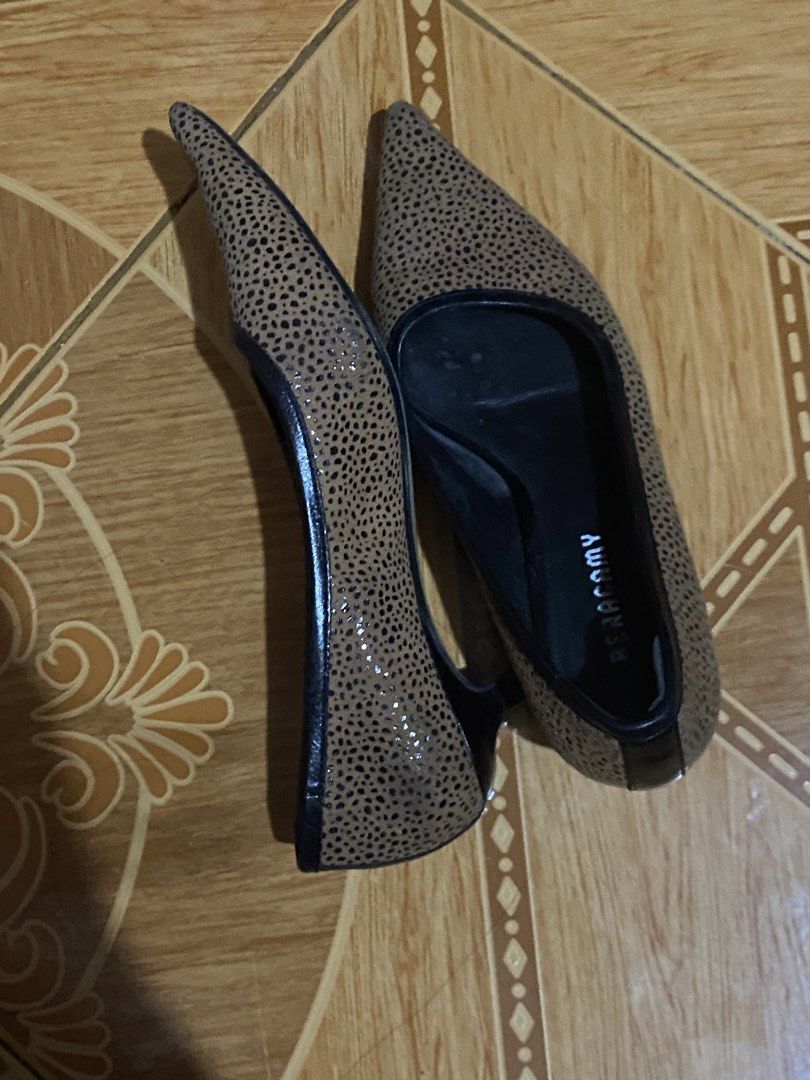 BERACAMY Leopard Kitten Heels (Category: Heels) located in Manila. Submitted by dear_soleil (Listing ID 1470358240, Image 3). Description: size 36 no issues .