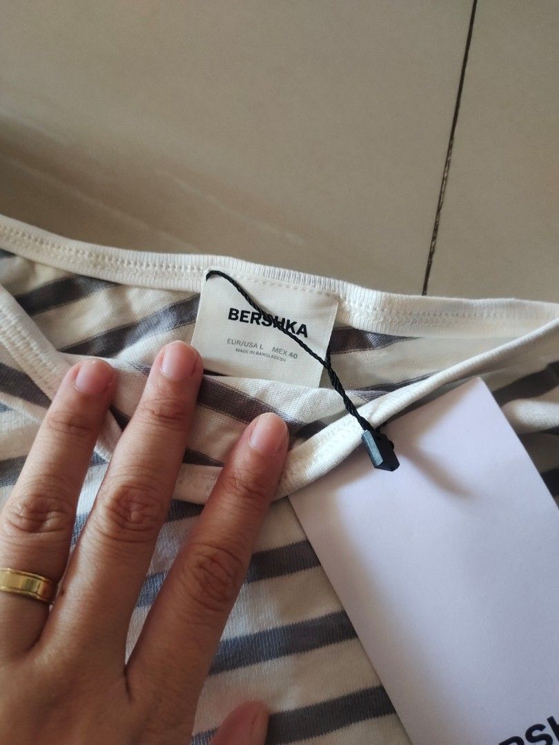 Bershka one sided top (Category: Sleeveless) located in Aliaga. Submitted by kmapparel (Listing ID 1470368824, Image 2). Description: .