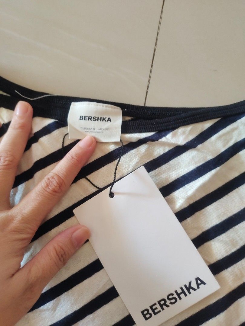 Bershka one sided top (Category: Sleeveless) located in Aliaga. Submitted by kmapparel (Listing ID 1470369246, Image 2). Description: .