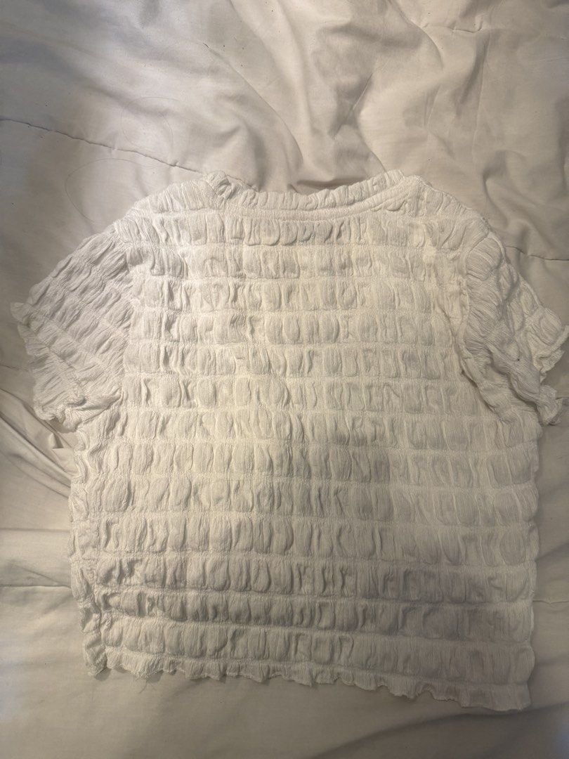 Bershka Printed Texture Crop T-Shirt (Category: Blouses) located in Angeles City. Submitted by shewhosells_ (Listing ID 1470474752, Image 3). Description: .