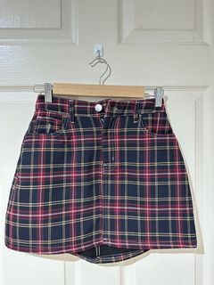 (Category: ) located in . Submitted by ktyyycloset (Listing ID 1470528142, Image 1). Description: .