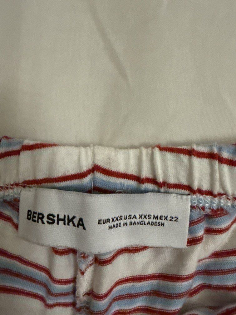 BERSHKA shorts (Category: Shorts) located in Pasig City. Submitted by hotstuff__ (Listing ID 1470467114, Image 2). Description: .